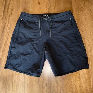 ROARK LAYOVER 2.0 MEN'S TRAIL SHORTS - BLACK 7” Size 30